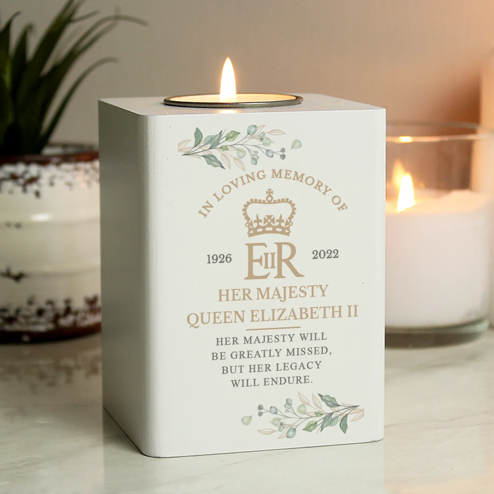 Card Factory Personalised Commemorative Queen Elizabeth II Wooden Tea Light Holder