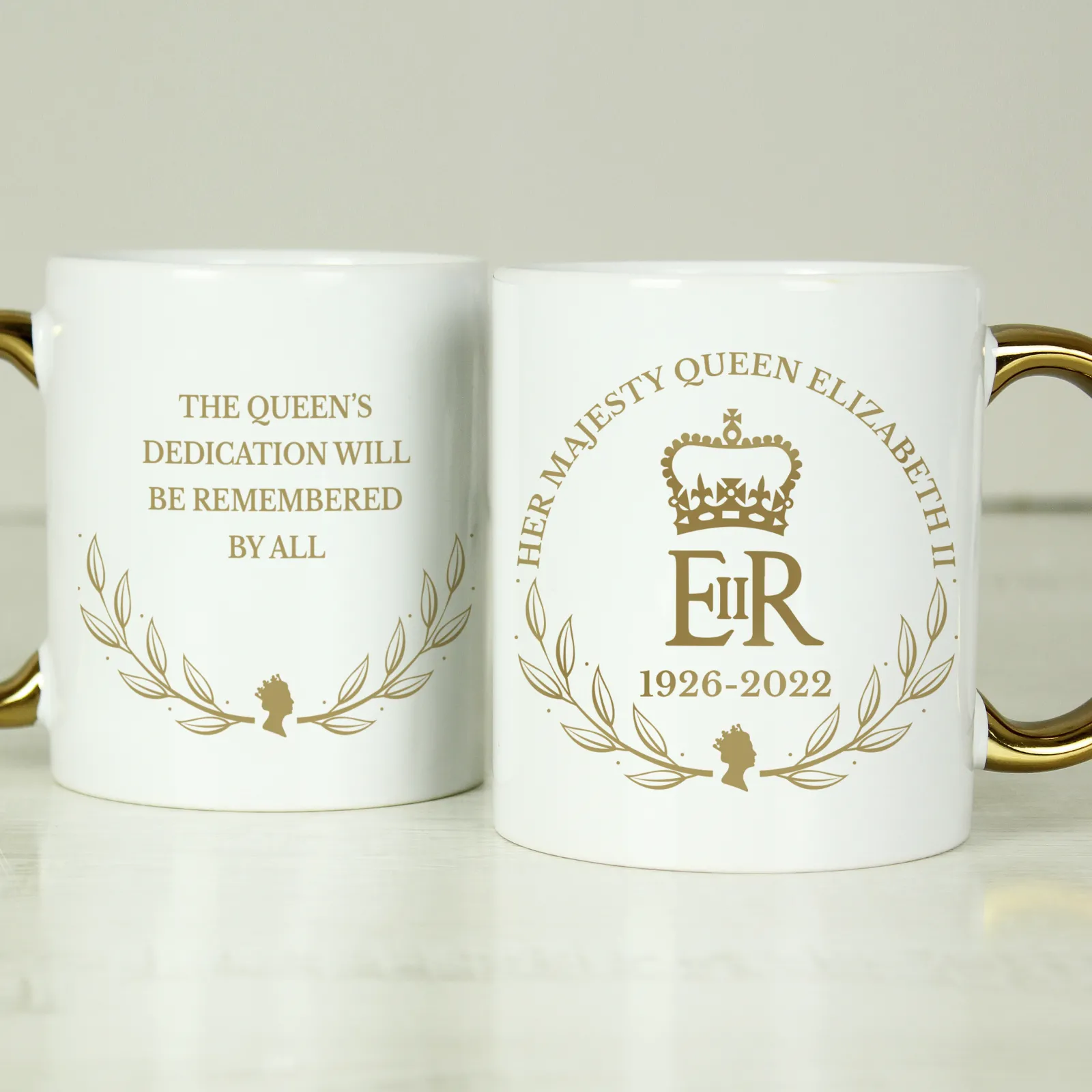 Card Factory Personalised Commemorative Queen Elizabeth II Gold Handle Mug