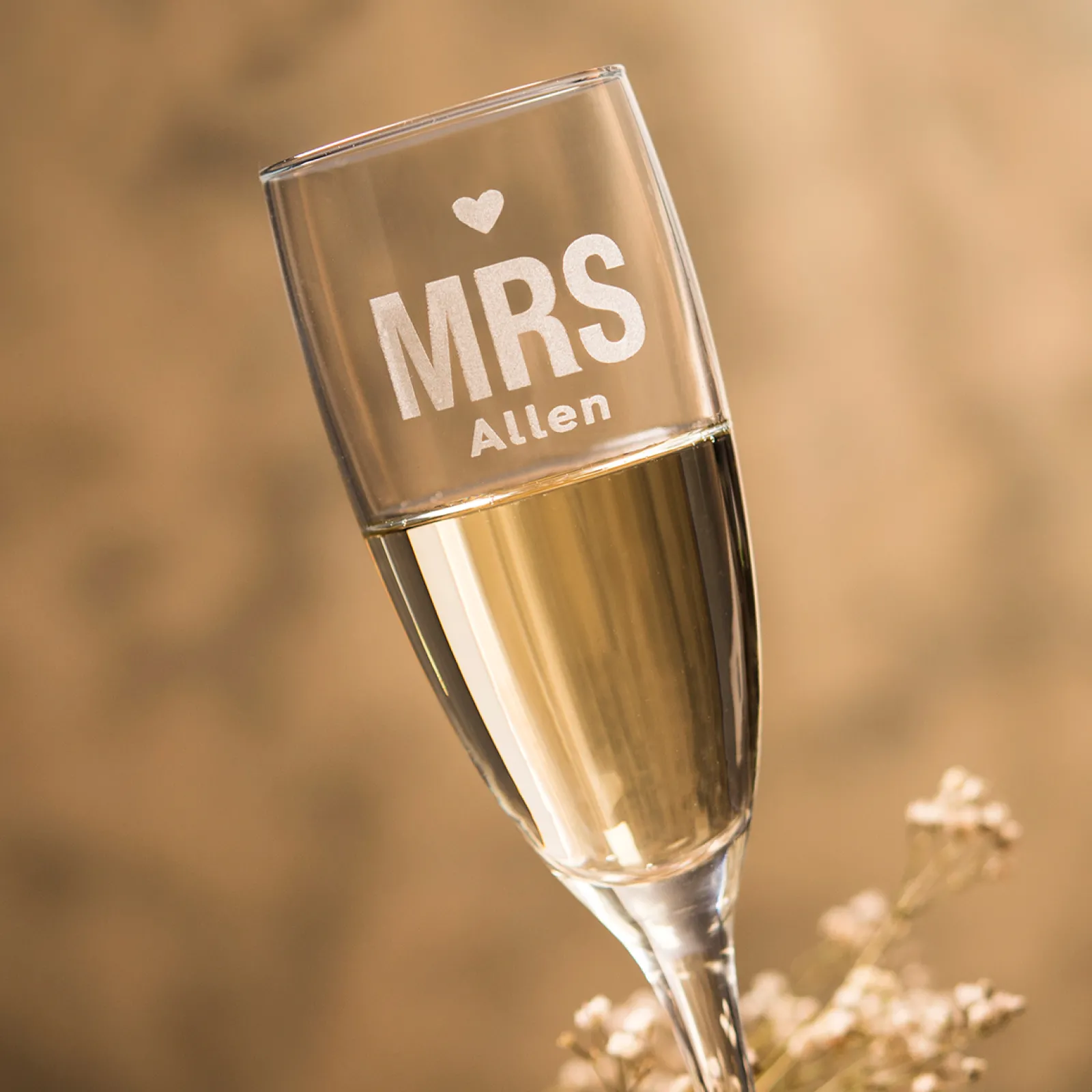 Best Personalised Engraved Mr & Mrs Champagne Flutes Personalised Glasses|Personalised Engraved Gifts